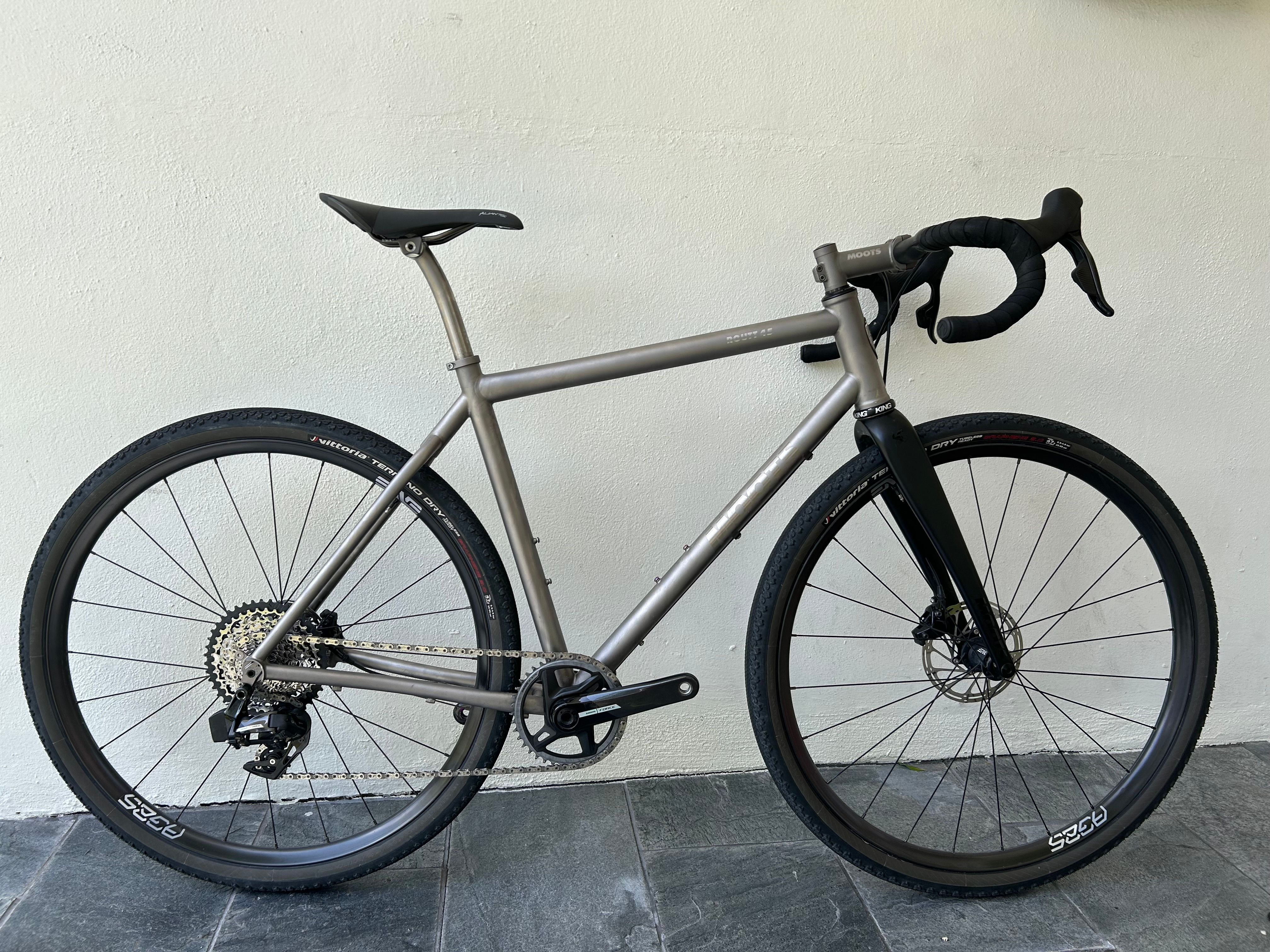 Moots Routt 45 SRAM Force AXS 1X 2022 (Titânio)